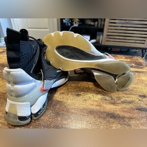 Reebok DMX Elusion 001 FT Hi Black White, SAMPLE SHOE - MENS 11/11.5 APPROX